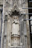 Canterbury cathedral, Kent, U.K. Facade statue of Queen Elizabeth I