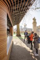 People queuing for the coffee Kiosk in the spring. The Horseshoe Kiosk, The Royal Parks, Westminster, United Kingdom. Architect: Mizzie Studio , 2021