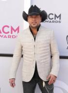 Jason Aldean Opens Saturday Night Live With Tributes To Tom Petty And Las Vegas DeadAuthor WENN20171008Country star Jason Aldean opened American TV show Saturday Night Live with a tribute to Tom Petty and the victims of the Las Vegas festival ...