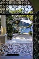 Italy, Capri, gate to the garden of Villa Lysis