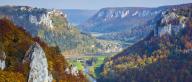 Germany, Baden Wuerttemberg, Upper Danube Nature Park, View of Upper Danube Valley and Werenwag Castle in autumn
