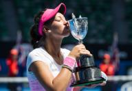 (150131) -- MELBOURNE, Jan. 31, 2015 (Xinhua) -- Tereza Mihalikova of Slovakia kisses her trophy after the Junior Girls