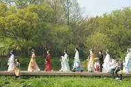 (230402) -- HANGZHOU, April 2, 2023 (Xinhua) -- People in traditional Chinese clothing Hanfu are pictured in Xixi Wetland of Hangzhou, capital of east China\'s Zhejiang Province, April 2, 2023. Lovers of traditional Chinese clothing Hanfu gathered here for a "flower fairies festival" to celebrate the coming of spring. (Xinhua\/Weng Xinyang