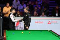 (240425) -- SHEFFIELD, April 25, 2024 (Xinhua) -- Ding Junhui (L) of China and Jack Lisowski of England shake hands after the first round at the World Snooker Championship in Sheffield, Britain, April 24, 2024. (Photo by Zhai Zheng\/Xinhua