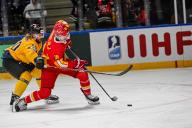 (240502) -- VILNIUS, May 2, 2024 (Xinhua) -- China\'s Zheng Mingju (R) shoots the puck during a group B match between China and Lithuania at the 2024 IIHF Ice Hockey World Championship Division I in Vilnius, Lithuania, May 1, 2024. (Photo by Alfredas Pliadis\/Xinhua