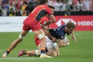 (240504) -- SINGAPORE, May 4, 2024 (Xinhua) -- France\'s player Thibaud Mazzoleni (R) fights for the ball with Spain\'s players Tobias Sainz-Trapaga (L) and Tiago Romero during the men\'s Pool B match at the HSBC Rugby Sevens tournament held in Singapore, May 3, 2024. (Photo by Then Chih Wey\/Xinhua