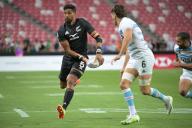 (240504) -- SINGAPORE, May 4, 2024 (Xinhua) -- New Zealand\'s Dylan Collier (L) prepares to pass the ball during the men\'s Pool A match at the HSBC Rugby Sevens tournament held in Singapore, May 3, 2024. (Photo by Then Chih Wey\/Xinhua