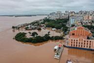 (240504) -- PORTO ALEGRE, May 4, 2024 (Xinhua) -- This photo taken on May 3, 2024 shows a view of flooded urban area in Porto Alegre, Rio Grande do Sul, Brazil. The death toll from heavy rains in the southern Brazilian state of Rio Grande do Sul has risen to 39 with some 70 people still missing, the Civil Defense agency said Friday. The heavy rain was one of the worst climate tragedies that has so far affected 235 municipalities, including the state capital of Porto Alegre, according to the agency. The state has seen persisting rainfall since Monday, causing rivers to swell, destroying bridges, and putting the city of Porto Alegre, with a population of more than 1.4 million, on alert. (Gilvan Rocha\/Agencia Brasil via Xinhua