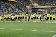 (240505) -- DORTMUND, May 5, 2024 (Xinhua) -- Players of Borussia Dortmund acknowledge the spectators after winning the first division of Bundesliga football match between Borussia Dortmund and FC Augsburg in Dortmund, Germany, May 4, 2024. (Photo by Joachim Bywaletz\/Xinhua