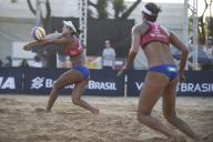 (240505) -- BRASILIA, May 5, 2024 (Xinhua) -- Xue Chen\/Xia Xinyi (L) of China compete during the quarterfinal match between Xue Chen\/Xia Xinyi of China and Kristen Nuss\/Taryn Kloth of the United States at the Volleyball World Beach Pro Tour Elite 16 2024 in Brasilia, Brazil, May 4, 2024. (Photo by Lucio Tavora\/Xinhua