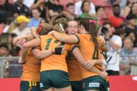 (240505) -- SINGAPORE, May 5, 2024 (Xinhua) -- Australia\'s players celebrate after winning the women\'s semi-finals between Australia and France at the HSBC Rugby Sevens tournament held in Singapore, on May 5, 2024. (Photo by Then Chih Wey\/Xinhua