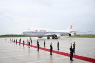 (240505) -- PARIS, May 5, 2024 (Xinhua) -- Chinese President Xi Jinping\'s plane arrives in Paris, France, May 5, 2024. Xi arrived here Sunday for a state visit to France. (Xinhua\/Yan Yan