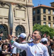 (240509) -- MARSEILLE, May 9, 2024 (Xinhua) -- Local firefighter and torch bearer Matthieu Gudet holds the Olympic Torch during the relay of the Olympic flame of Paris 2024 in Marseille, France, May 9, 2024. (Photo by Julien Mattia\/Xinhua