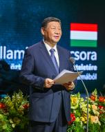 (240510) -- BUDAPEST, May 10, 2024 (Xinhua) -- Chinese President Xi Jinping speaks during a welcome banquet held by Hungarian Prime Minister Viktor Orban and his wife Aniko Levai in Budapest, Hungary, May 9, 2024. Xi and his wife Peng Liyuan attended the banquet on Thursday. (Xinhua/Li Xueren