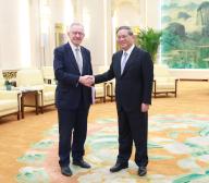 (240515) -- BEIJING, May 15, 2024 (Xinhua) -- Chinese Premier Li Qiang meets with a delegation of the China-Britain Business Council (CBBC) led by CBBC Chair Sherard Cowper-Coles at the Great Hall of the People in Beijing, capital of China, May 15, 2024. (Xinhua\/Wang Ye
