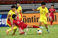 (240516) -- BALI, May 16, 2024 (Xinhua) -- Choe Il Son (2nd L) of the Democratic People\'s Republic of Korea (DPRK) competes during the semifinal of AFC U-17 Women\'s Asian Cup between the Democratic People\'s Republic of Korea (DPRK) and China in Bali, Indonesia, May 16, 2024. (Xinhua\/Agung Kuncahya B