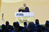 (240517) -- BANGKOK, May 17, 2024 (Xinhua) -- FIFA President Gianni Infantino announces Brazil to host the 2027 FIFA Women