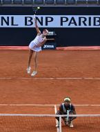 (240518) -- ROME, May 18, 2024 (Xinhua) -- Coco Gauff (R)\/Erin Routliffe compete during the women\'s doubles semifinal match between Wang Xinyu\/Zheng Saisai of China and Coco Gauff of the United States\/Erin Routliffe of New Zealand at the WTA Italian Open in Rome, Italy, May 17, 2024. (Photo by Alberto Lingria\/Xinhua