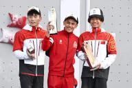 (240518) -- SHANGHAI, May 18, 2024 (Xinhua) -- Gold medalist Veddriq Leonardo (C) of Indonesia, silver medalist Wu Peng (L) of China and bronze medalist Wang Xinshang of China pose for photos during the awarding ceremony of the men