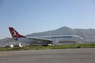 (240521) -- KABUL, May 21, 2024 (Xinhua) -- A Turkish Airlines plane from T¨¹rkiye