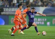 (240521) -- TIANJIN, May 21, 2024 (Xinhua) -- Albion Ademi (R) of Tianjin Jinmen Tiger competes during the 13th round match between Tianjin Jinmen Tiger and Shandong Taishan at the 2024 Chinese Super League (CSL) in north China