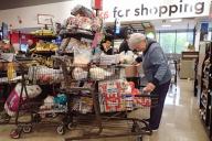 (240521) -- VANCOUVER, May 21, 2024 (Xinhua) -- A customer shops at a supermarket in Vancouver, British Columbia, Canada, on May 21, 2024. Canada