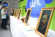 (240526) -- SHENZHEN, May 26, 2024 (Xinhua) -- AI picture frames are on display during the 20th China (Shenzhen) International Cultural Industries Fair (ICIF) in Shenzhen, south China
