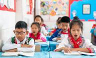 (240530) -- MALABO, May 30, 2024 (Xinhua) -- Students take a class at the China-Equatorial Guinea Friendship Primary School in Jinping County, southwest China