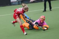 (240531) -- ANTWERP, May 31, 2024 (Xinhua) -- Ye Jiao (R) of China competes in the shootout during the FIH Hockey Pro League women