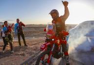 (240601) -- AKSU, June 1, 2024 (Xinhua) -- Rider Neels Theric of France celebrates victory of the motorcycle category at the 2024 Taklimakan Rally in northwest China