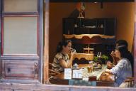 (240602) -- HUANGSHAN, June 2, 2024 (Xinhua) -- Customers drink tea beverages at a shop in Huangshan City, east China