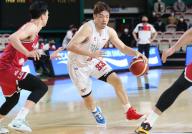 Lee Seung-hyun in action Lee Seung-hyun (C) of the Goyang Orion Orions dribbles the ball during a Korean Basketball League game against the Changwon LG Sakers at Changwon Gymnasium in Changwon, South Gyeongsang Province, on Oct. 25, 2021. (Yonhap)/2021-10-26 15:17:57/ < 1980-2021 YONHAPNEWS AGENCY. 