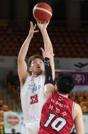Lee Seung-hyun in action Lee Seung-hyun (L) of the Goyang Orion Orions goes up for a shot during a Korean Basketball League game against the Changwon LG Sakers at Changwon Gymnasium in Changwon, South Gyeongsang Province, on Oct. 25, 2021. (Yonhap)/2021-10-26 15:18:16/ < 1980-2021 YONHAPNEWS AGENCY. 