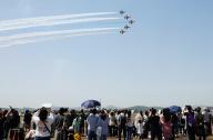 Air show People enjoy an air show by the South Korean aerobatic flight team Black Eagles in Suwon, just south of Seoul, on April 27, 2024. (Yonhap)\/2024-04-27 16:30:02\/ < 1980-2024 YONHAPNEWS AGENCY.