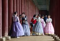 Gyeongbok Palace Tourists visit Gyeongbok Palace in central Seoul on May 6, 2024, on the final day of a long weekend due to the Children\'s Day holiday on May 5. (Yonhap)\/2024-05-06 16:10:47\/ < 1980-2024 YONHAPNEWS AGENCY.