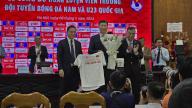 South Korean football coach Kim Sang-sik South Korean tactician Kim Sang-sik (C) poses for a photo during a press conference in Hanoi on May 6, 2024, marking his appointment as the new head coach of the Vietnamese men\'s senior and under-23 national football teams. (Yonhap)\/2024-05-06 20:51:31\/ < 1980-2024 YONHAPNEWS AGENCY.