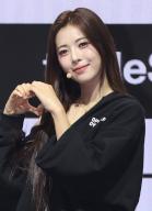 S. Korean girl group TripleS Seo Da-hyun, a member of South Korea\'s 24-member girl group TripleS, poses for a photo during a showcase for the group\'s first album "Assemble 24" with the title song "Girls Never Die" in Seoul on May 8, 2024. (Yonhap)\/2024-05-09 18:30:18\/ < 1980-2024 YONHAPNEWS AGENCY.