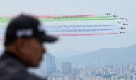 Black Eagles fly over Seoul The Air Force