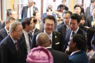 S. Korea-Africa Summit reception South Korean President Yoon Suk Yeol (C) speaks with leaders from African countries during the reception event of the upcoming Korea-Africa Summit held in Shilla Hotel in central Seoul on June 3, 2024. (Yonhap)/2024-06-03 22:05:11/ < 1980-2024 YONHAPNEWS AGENCY. 